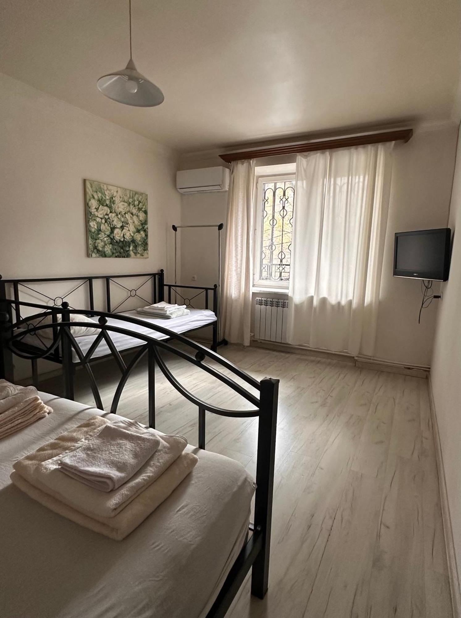Apartment In The Center Of Erevan Eksteriør billede